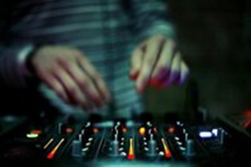 含有女生的傷心說(shuō)說(shuō)